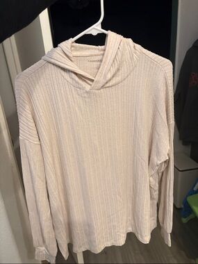American Eagle Light Beige Ribbed long sleeve with hood